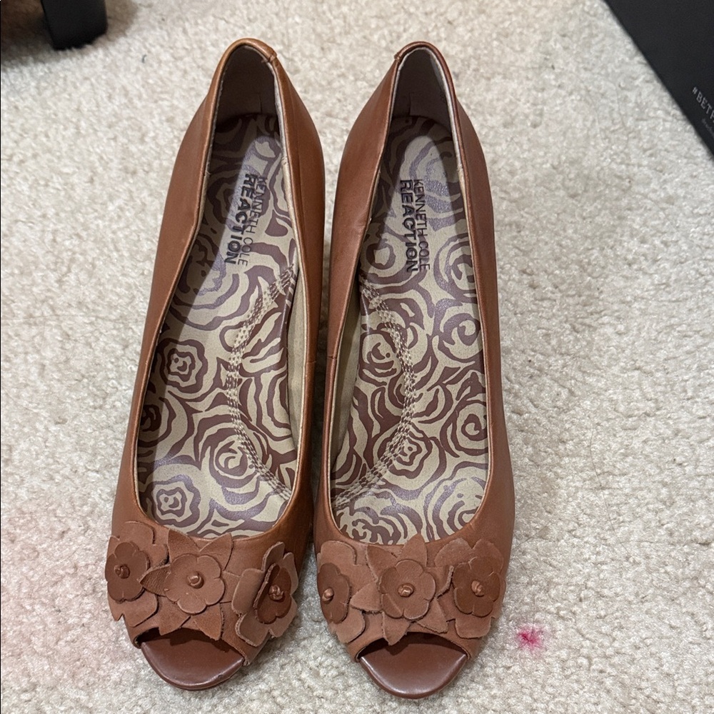 Kenneth Cole Tan Floral Peep-Toe Heels